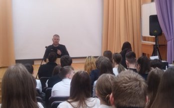 Безопасность: 9-классники узнали о ПДД и защите от мошенников